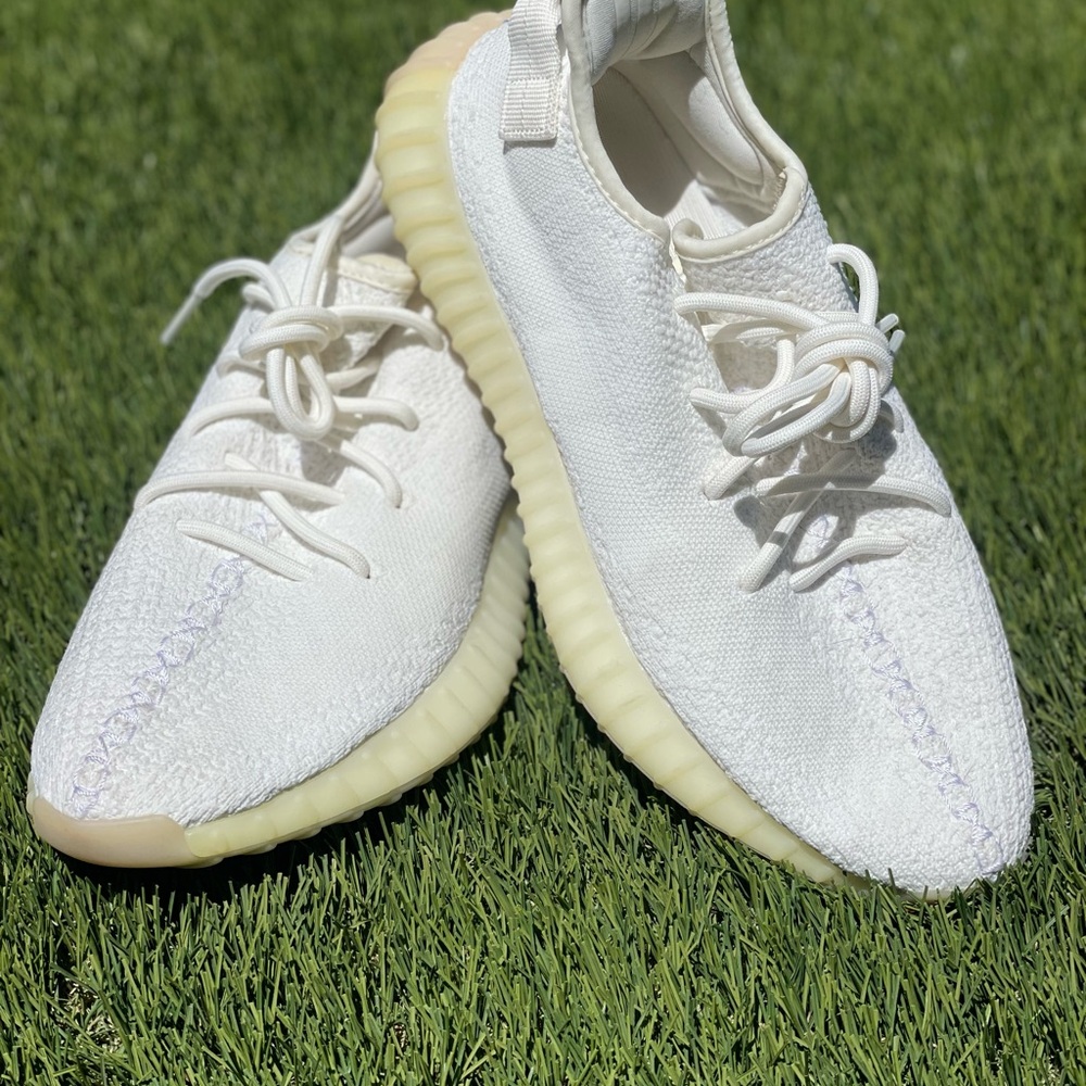 Adidas Yeezy 350 Boost V2 | Cream / Triple White - like new (US 9.5 men’s) - Picture 6 of 9